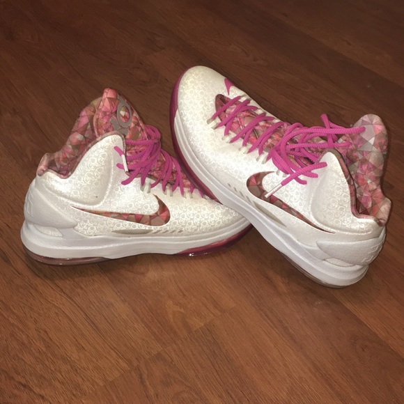 kyrie 5 aunt pearl
